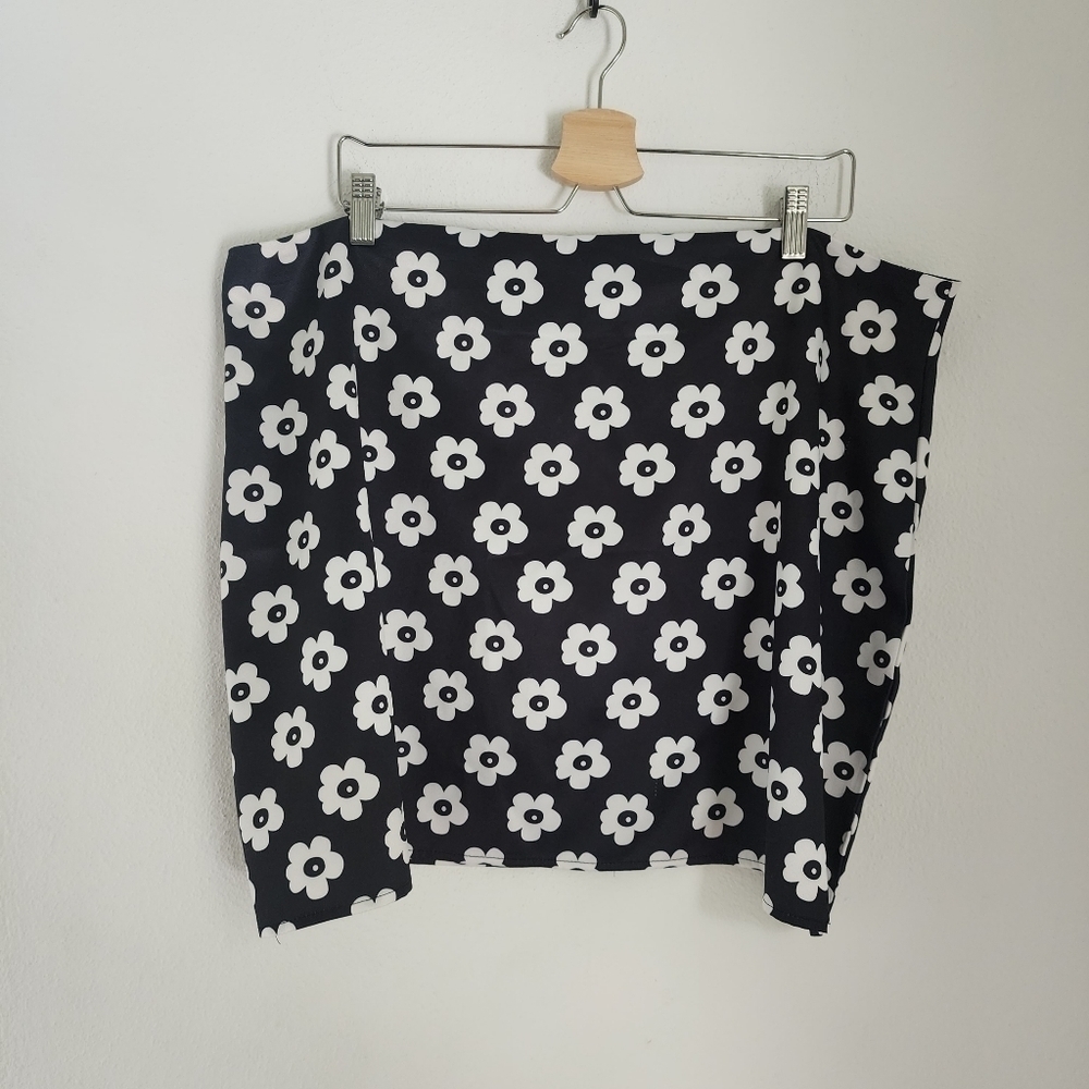 SHEIN Plus Curve Black White Retro Floral Mini Skirt 60s 70s 3XL